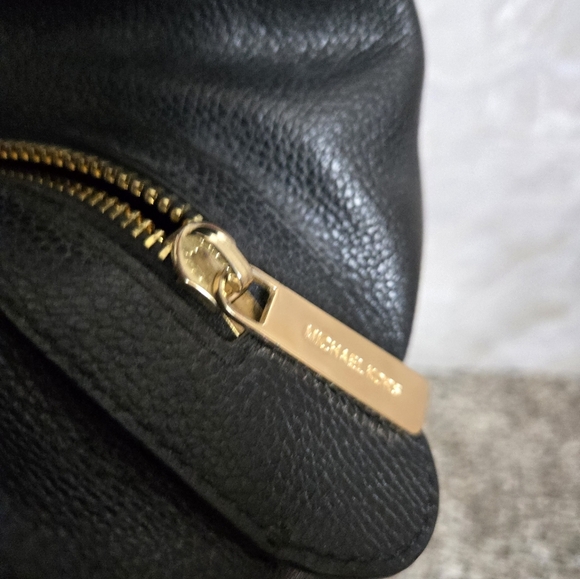 Michael Kors Black Leather Shoulder Bag - Picture 4 of 11